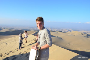 Huacachina sandboarding